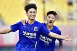 开云体育中国-上海绿地申花队员表现出色，主场击败对手
