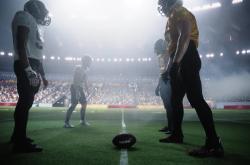 开云体育APP下载-足球赛场情景感人，泪水与欢呼并存