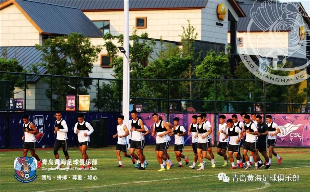 青岛黄海队面对对手挑战，全力以赴