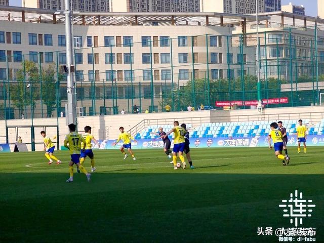国内足球联赛热火朝天，球员技艺精湛