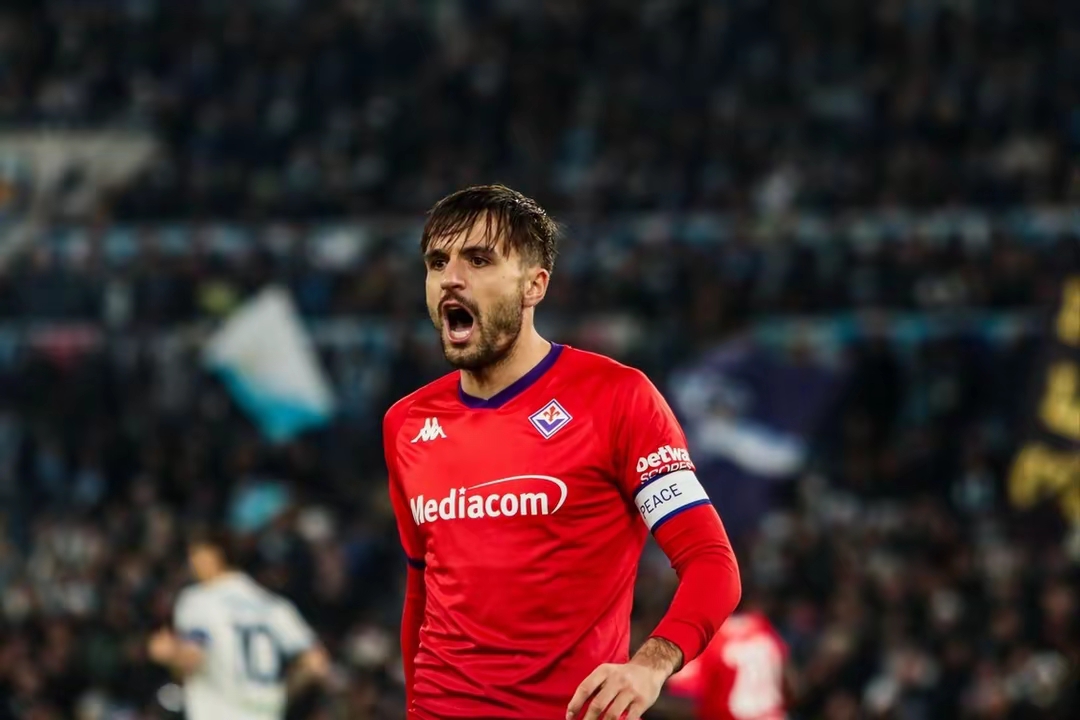 佛罗伦萨球队经历波折,球员需稳定状态 佛罗伦萨球队经历波折,球员需稳定状态