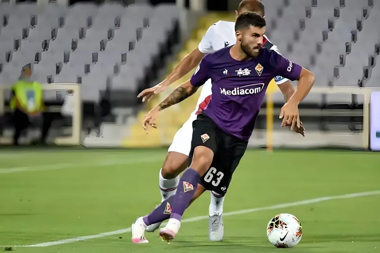 佛罗伦萨球队经历波折,球员需稳定状态 佛罗伦萨球队经历波折,球员需稳定状态