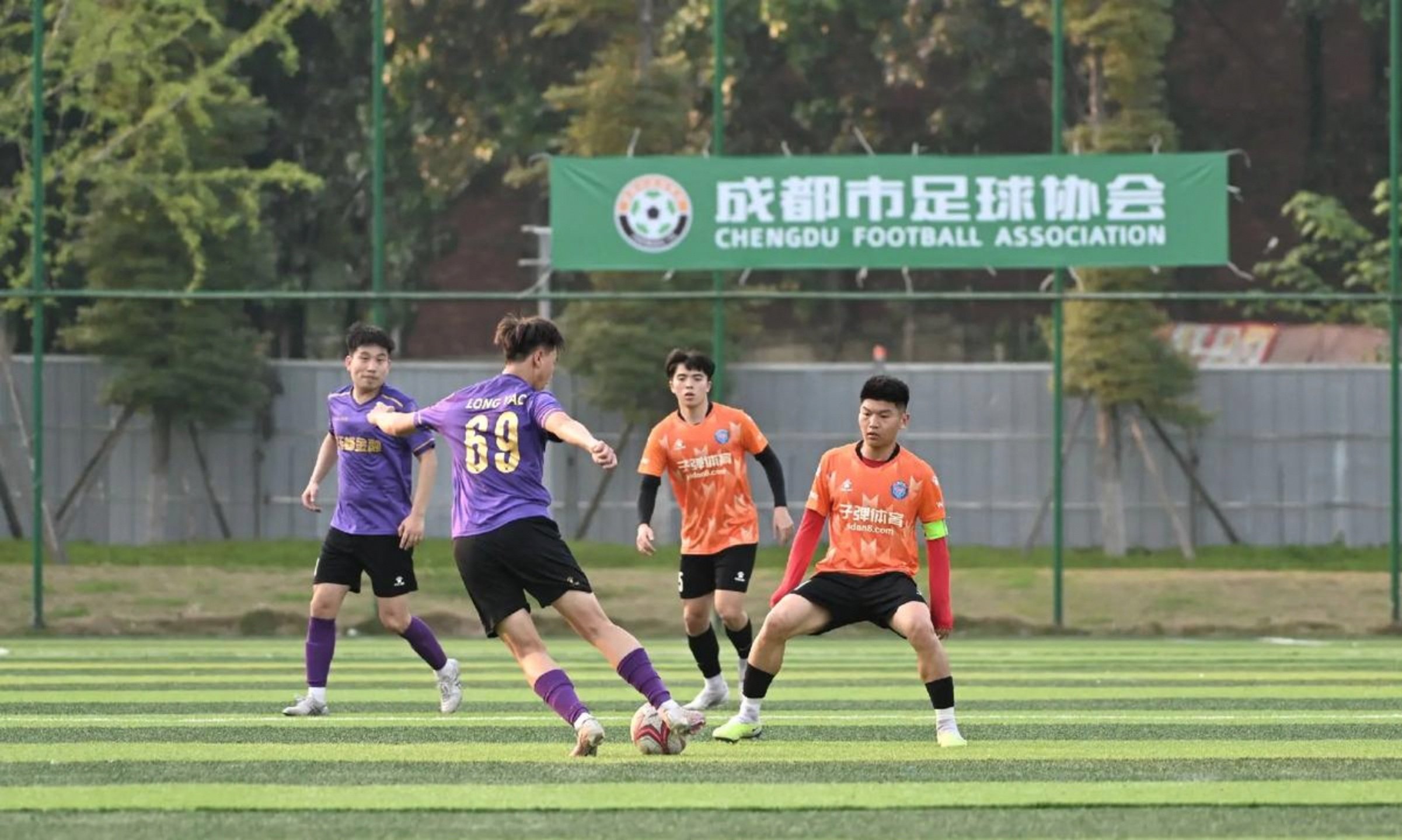 足球联赛新政策实施,职业化巨变推动球队发展的简单介绍 足球联赛新政策实施,职业化巨变推动球队发展的简单介绍