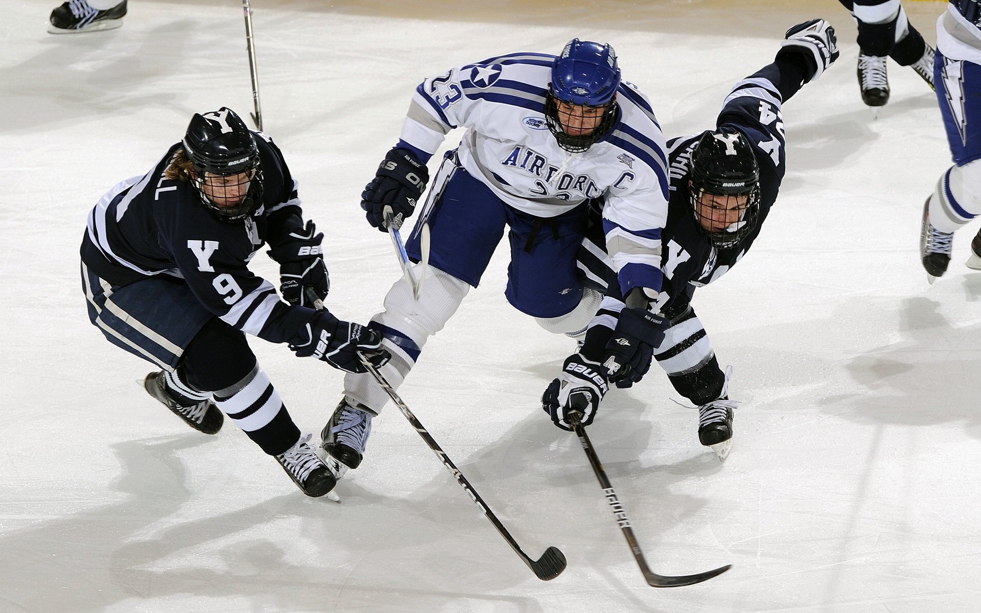 当枫叶飘过萨拉赫的彩虹，一场改写足球版图的北境奇迹