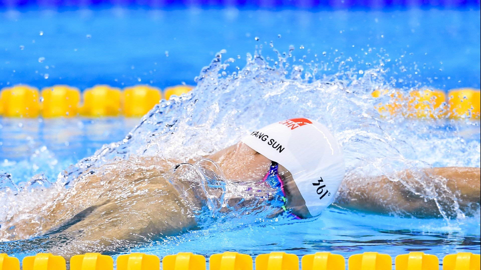 哈斯险胜法拉利,一场叙事学革命,周冠宇以工匠精神扛起全队